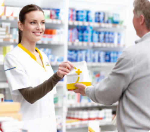 Pharmacienne dans son officine