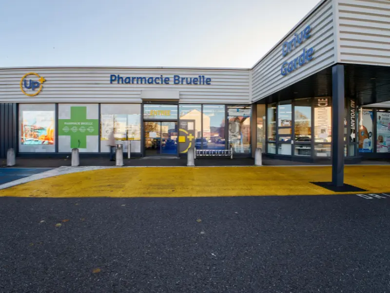 Façade de la Pharmacie Bruelle à Saint-Dié-des-Vosges