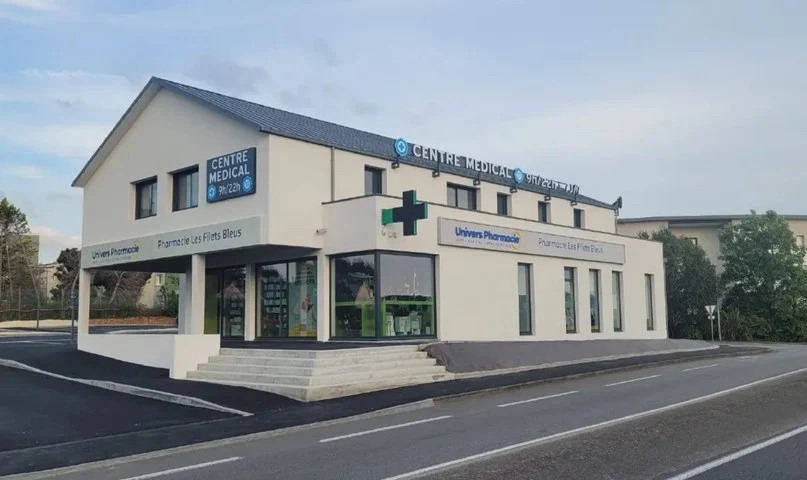 Façade de la Pharmacie Les Filets Bleus à Concarneau
